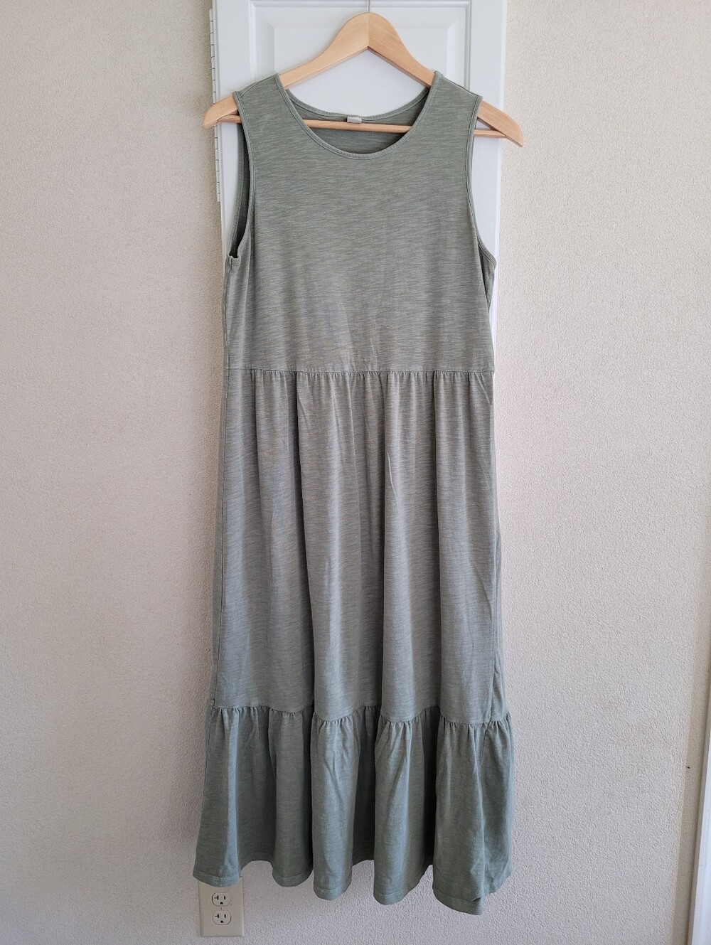 Old Navy Olive Green Sleeveless Tiered Maxi Dress Size Medium